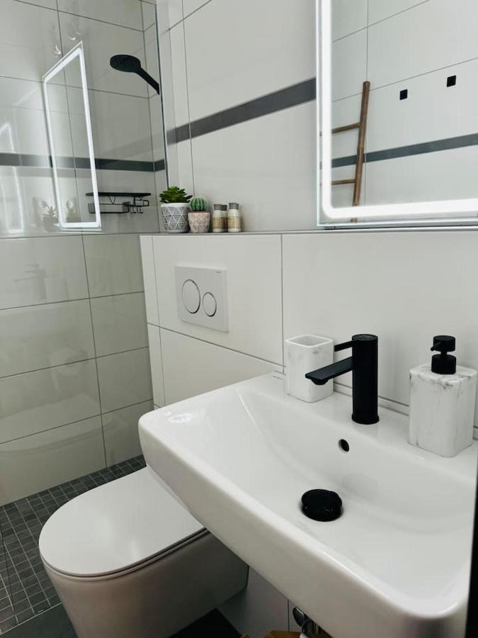 Klassen Stay - Design Studio In 11 Etage - Tolle Aussicht - Sauna, Pool - Netflix Lahnstein Exterior photo